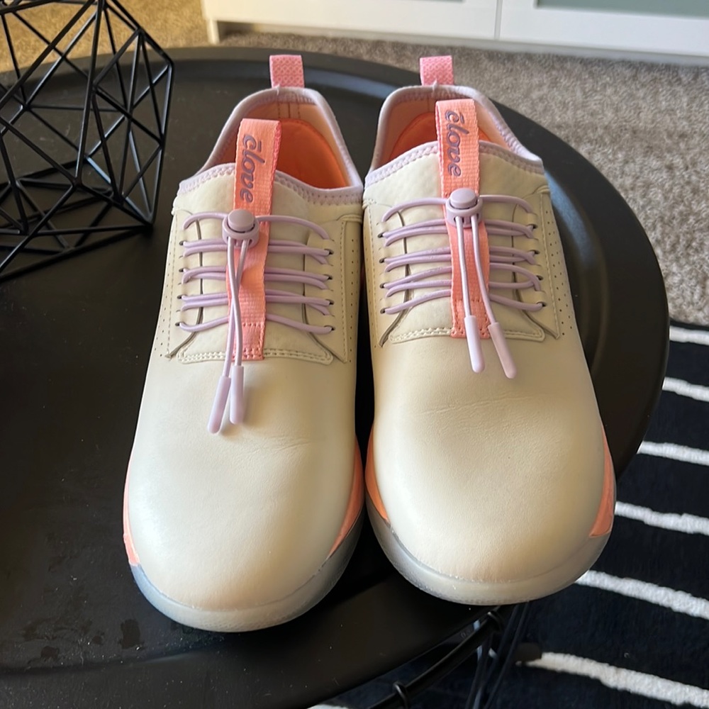 Cloves nursing shoes!